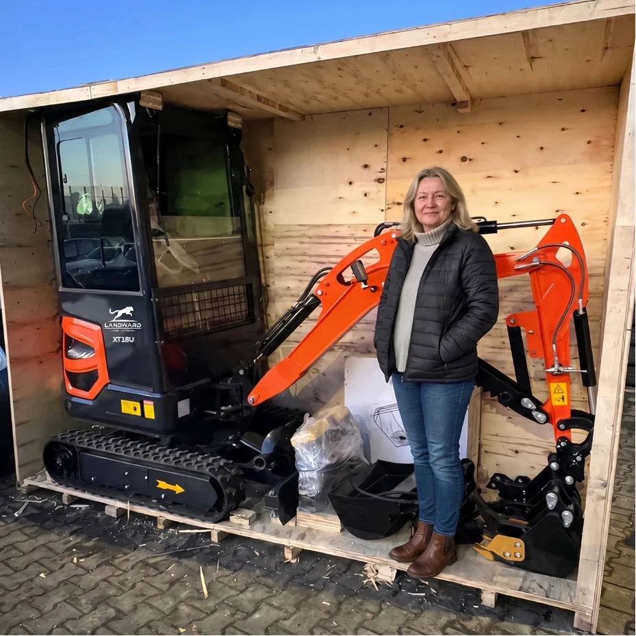 LANDWARD MINI EXCAVATOR - Compact Crawler Models - Engine Options: Kubota