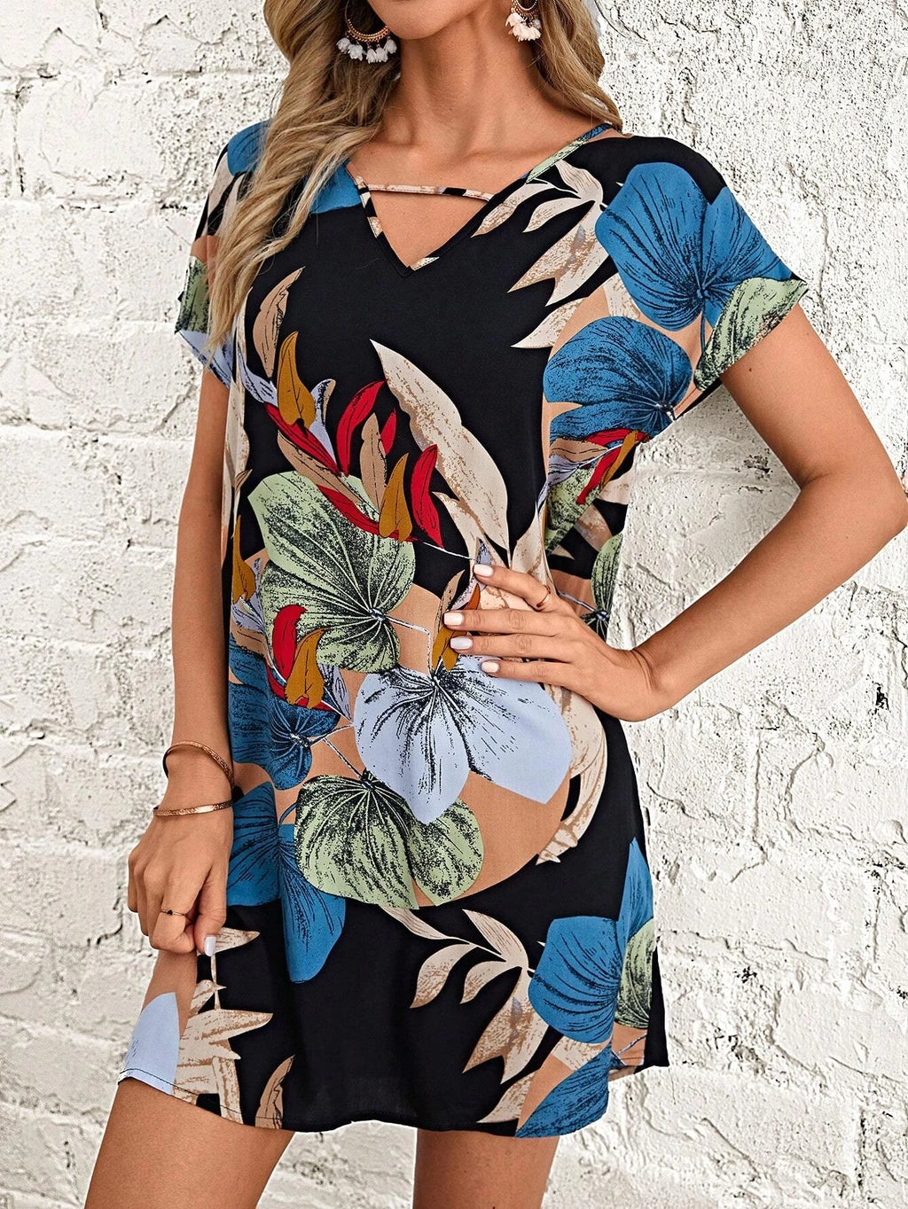 Summer Tropical Print V-Neck Batwing Sleeve Dress, Women's Casual Holiday, Fitted Woven Fabric, Age 18-24, Popular Summer Style