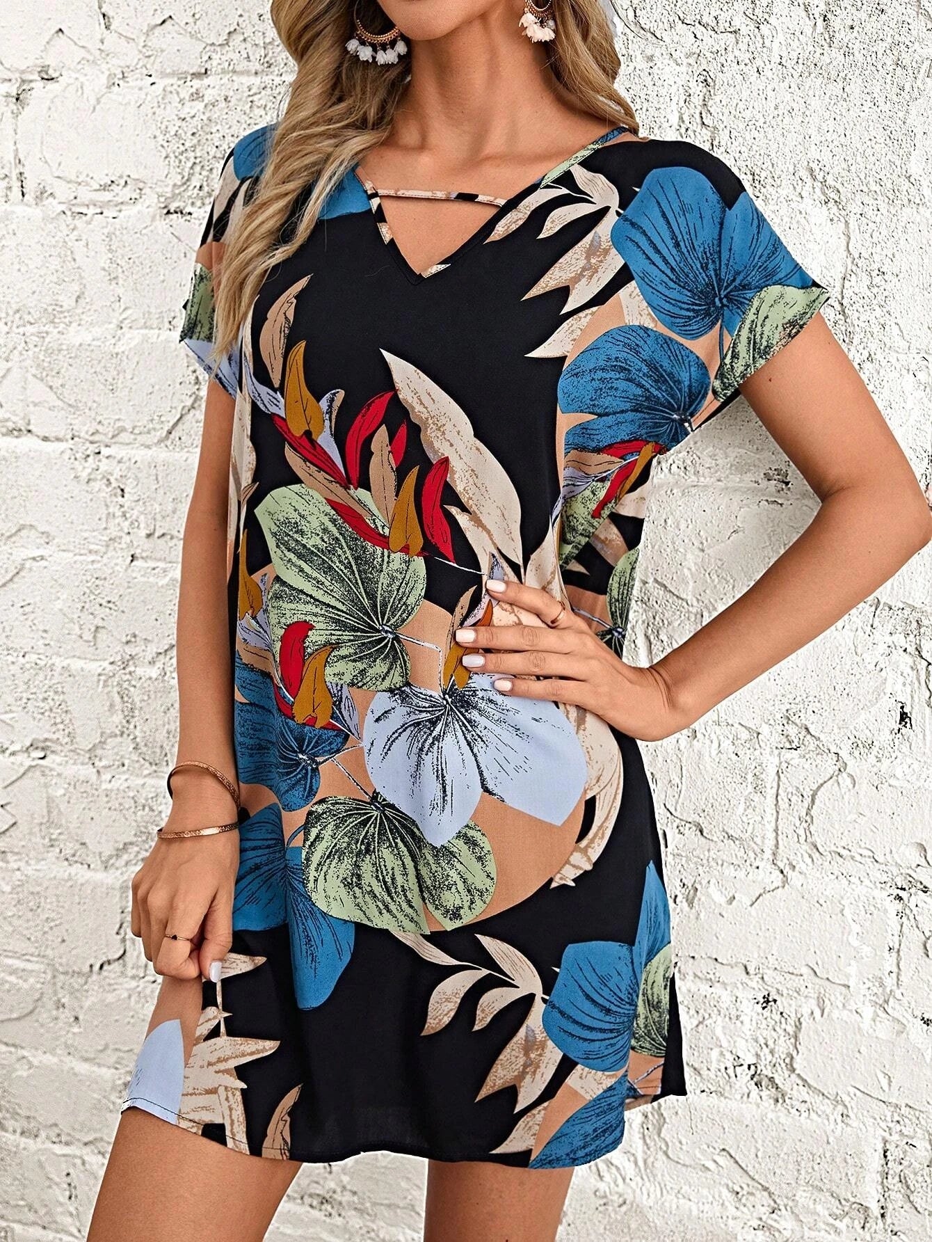 Summer Tropical Print V-Neck Batwing Sleeve Dress, Women's Casual Holiday, Fitted Woven Fabric, Age 18-24, Popular Summer Style