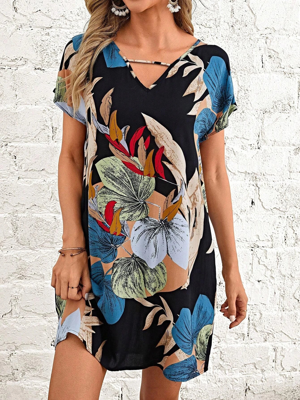 Summer Tropical Print V-Neck Batwing Sleeve Dress, Women's Casual Holiday, Fitted Woven Fabric, Age 18-24, Popular Summer Style