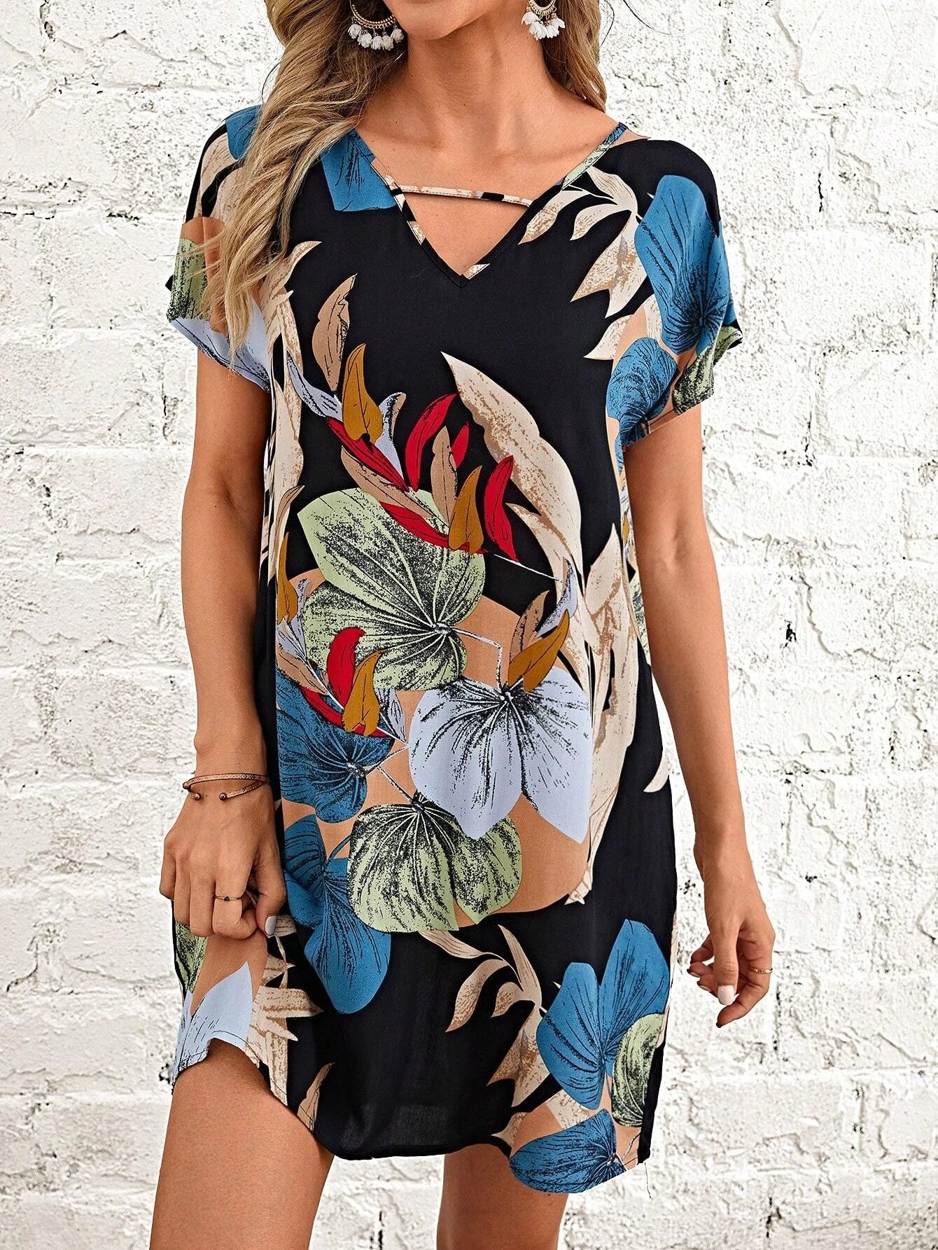 Summer Tropical Print V-Neck Batwing Sleeve Dress, Women's Casual Holiday, Fitted Woven Fabric, Age 18-24, Popular Summer Style