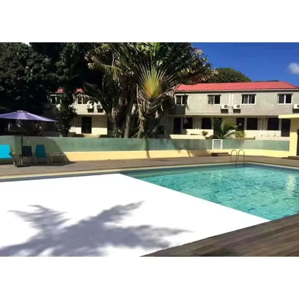AUTOMATIC POOL COVER - Polycarbonate Slats, 24V Motor - Retractable Safety Shield