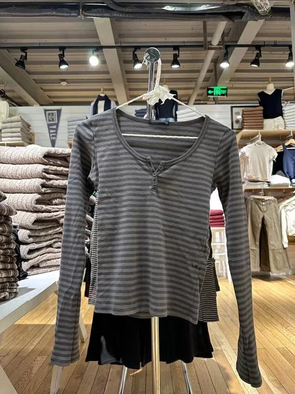 Vintage Striped Slim Long Sleeve T-shirts Autumn Casual Round Neck Streetwear Cotton Tees Women Classic Harajuku Button Tops Y2k