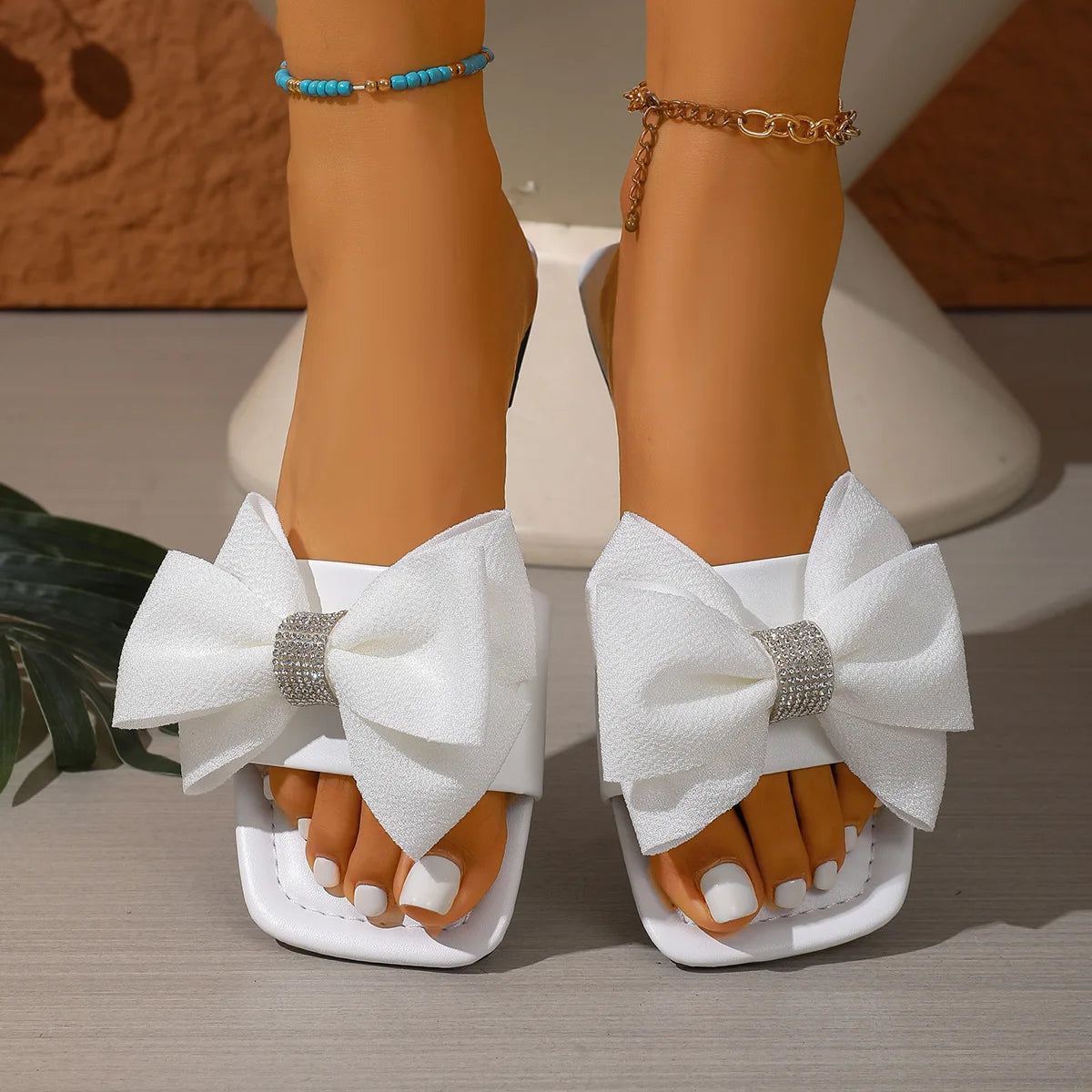 2026 New Summer Women's Bow Design Fashionable and Comfortable Casual Slippers Outdoor Non slip and Wear resistant Flat Sandals
