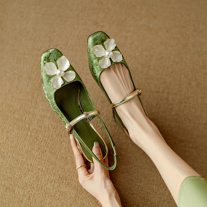 Retro Square Head Flower Buckle Strap New Women's Sandals 2025 Summer Baotou Slingback Med Heels Office & Career Shoes