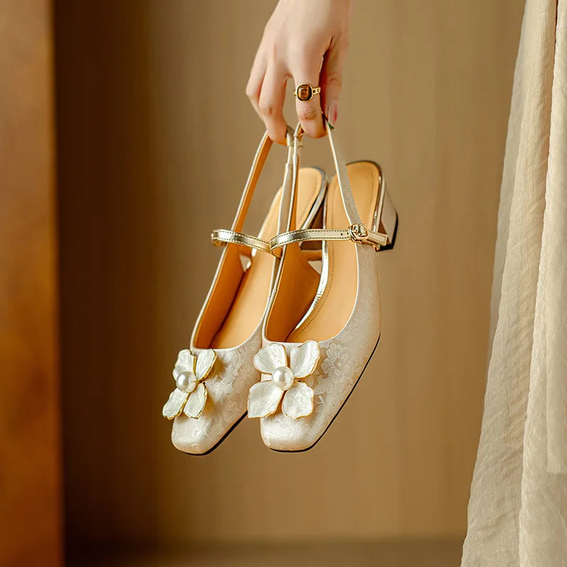 Retro Square Head Flower Buckle Strap New Women's Sandals 2025 Summer Baotou Slingback Med Heels Office & Career Shoes