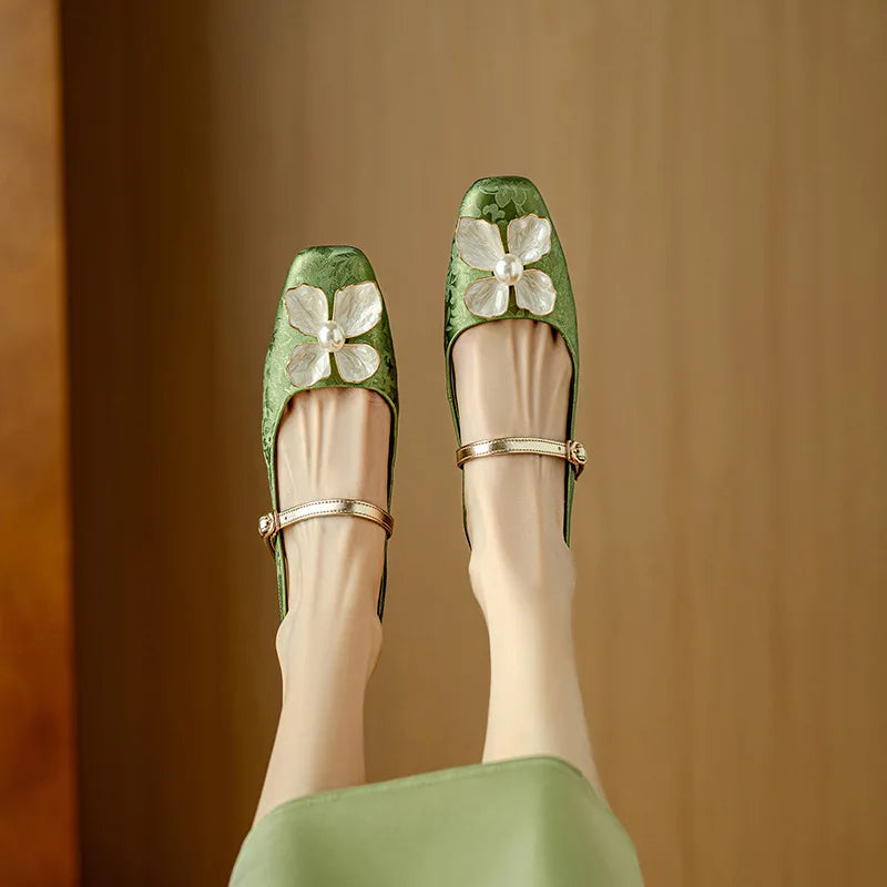 Retro Square Head Flower Buckle Strap New Women's Sandals 2025 Summer Baotou Slingback Med Heels Office & Career Shoes