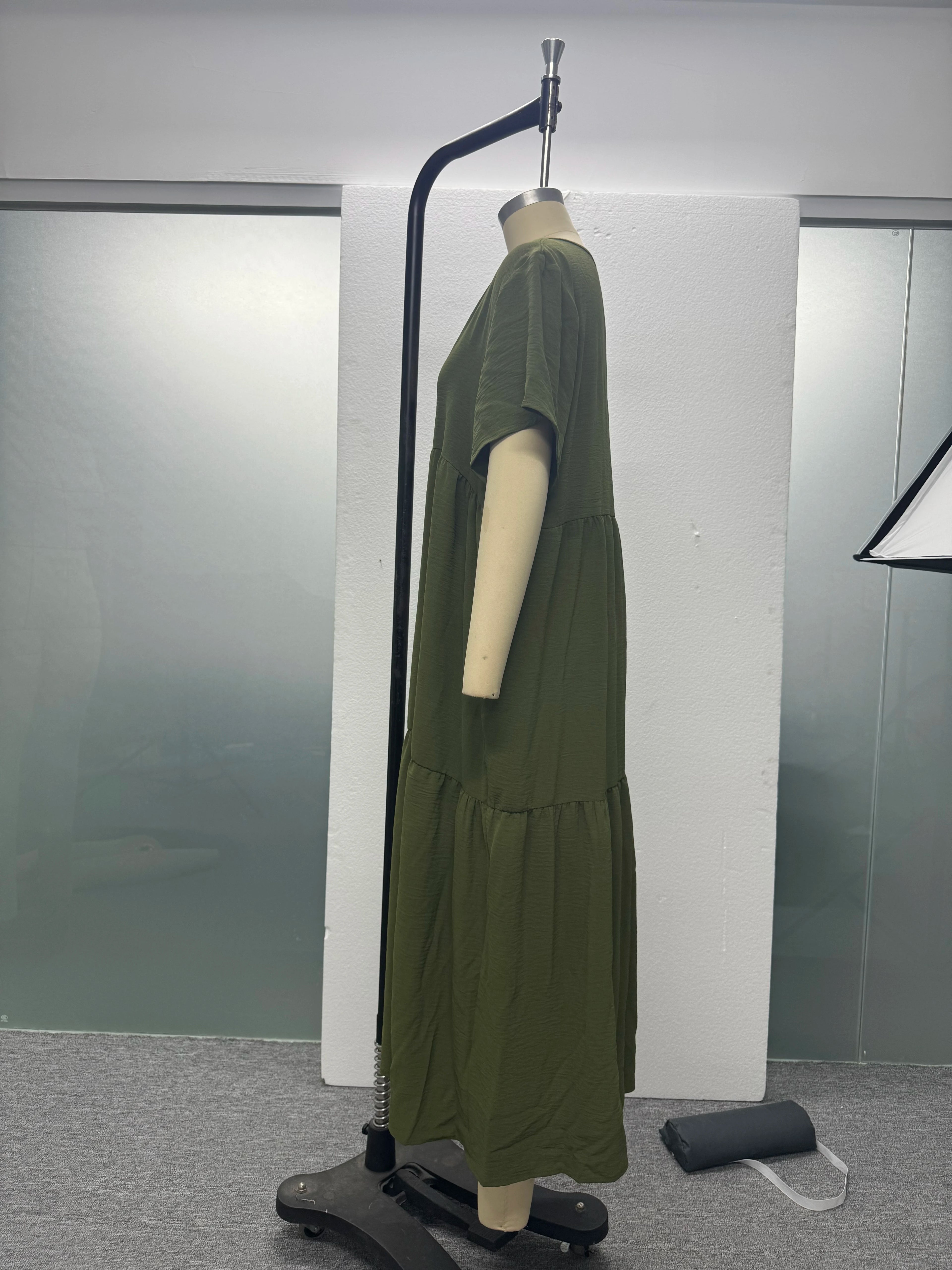 Plus Size 2025 Summer New V-neck Short Sleeve Pleated Solid Color Loose Casual Midi Dress Basic Hem Pleated