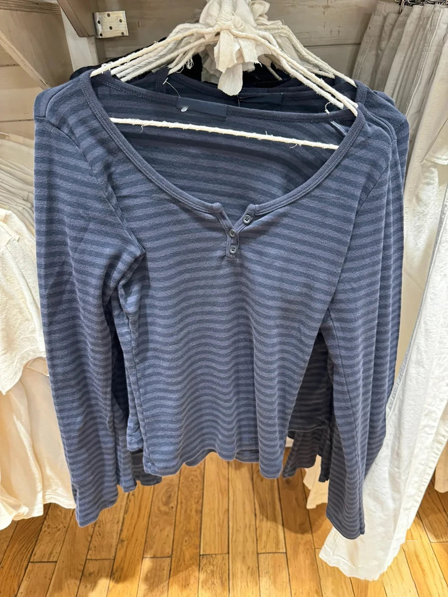 Vintage Striped Slim Long Sleeve T-shirts Autumn Casual Round Neck Streetwear Cotton Tees Women Classic Harajuku Button Tops Y2k