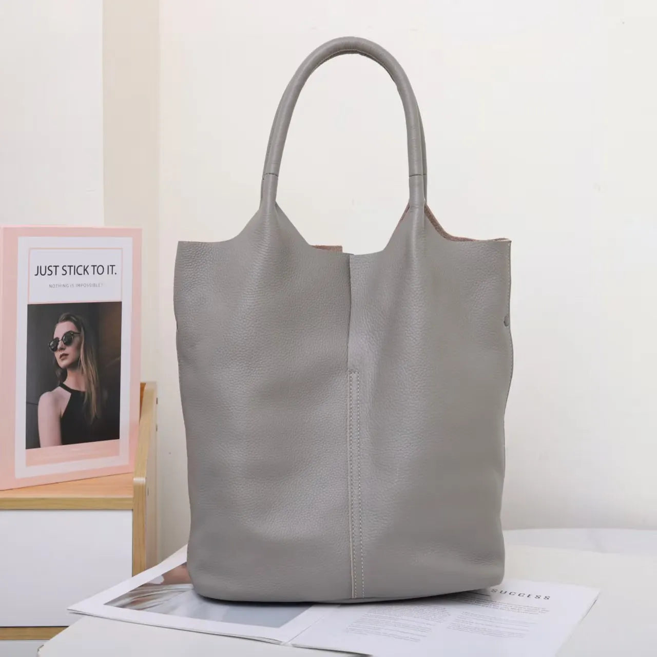 Genuine Grade Leather Women Commuter Tote Bag Ladies Soft Cowhide Tote Shoulder Handbag Large Female Bucket Bag Luxury Designer