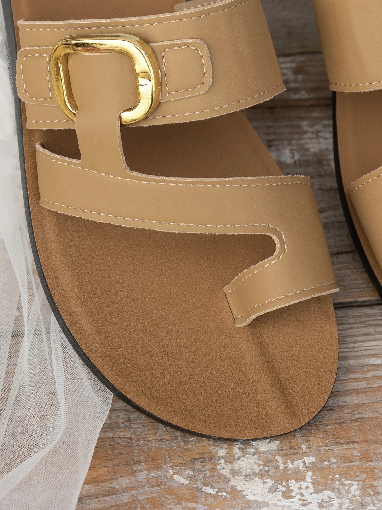 Fashionable Gold Buckle Ladies Flat Sandals Simple Casual Summer Slippers Versatile Comfortable Footwear for Women