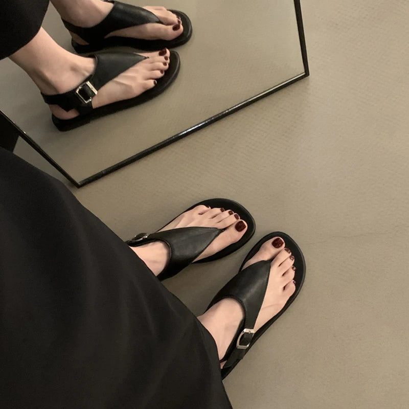 Concise Clip Toe Buckle Strap Sandals Woman Summer Elegant Pu Leather Flat Gladiator Shoes Ladies Casual Brand Design Flip Flops