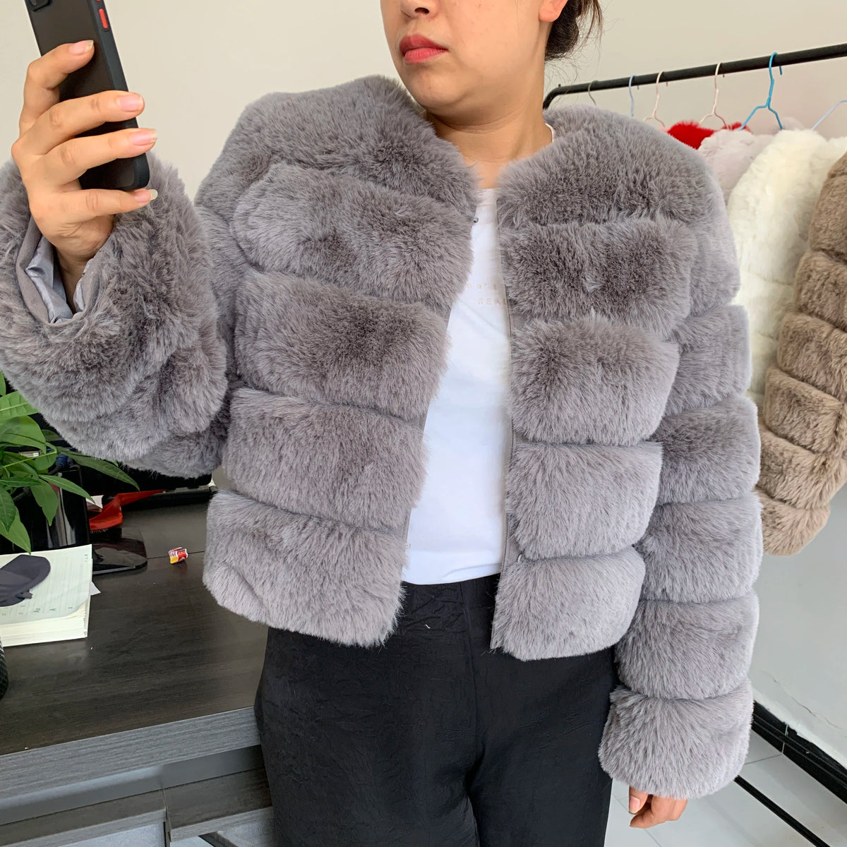 Velvet Hour - Faux-Fur Jacket - Colour After Dark