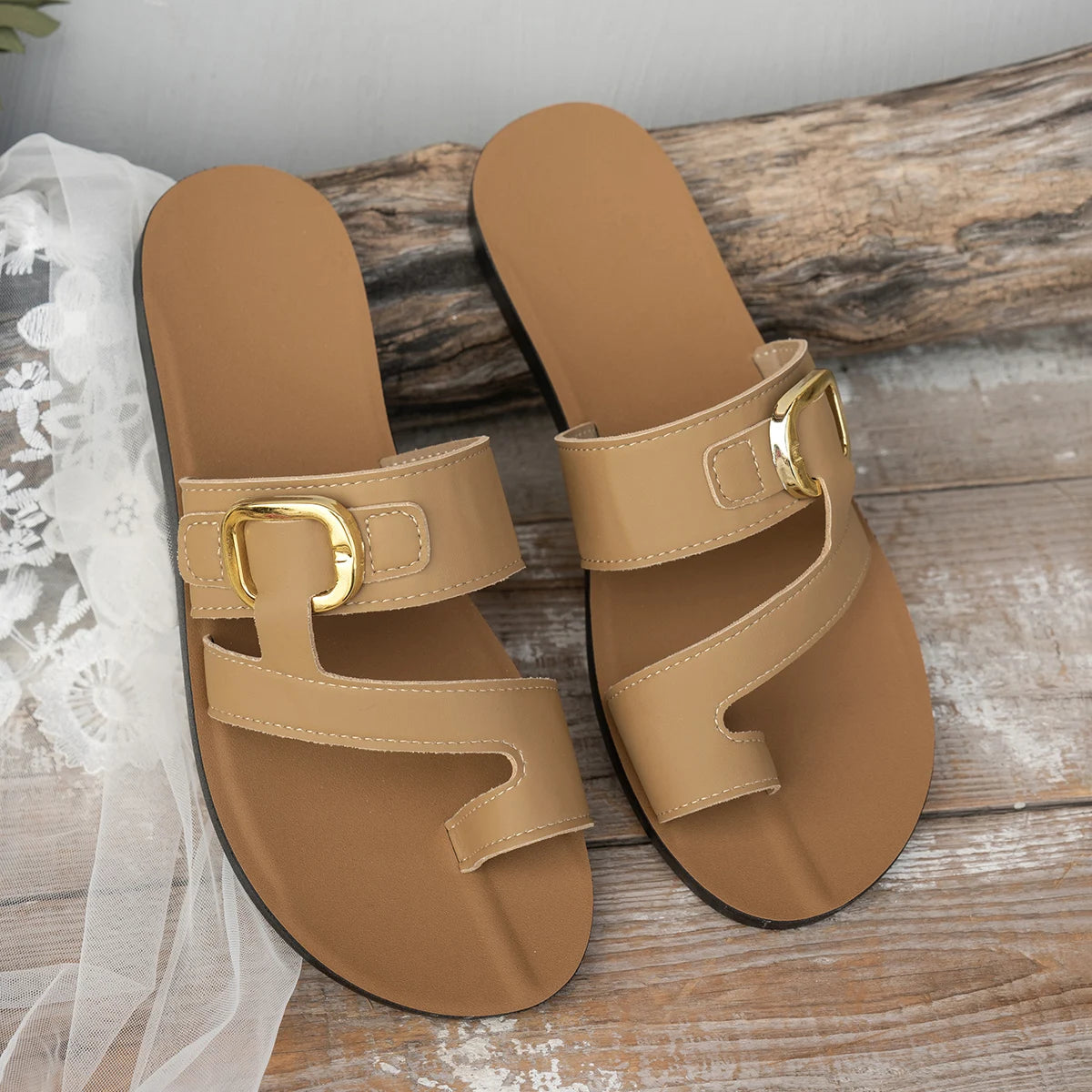 Fashionable Gold Buckle Ladies Flat Sandals Simple Casual Summer Slippers Versatile Comfortable Footwear for Women