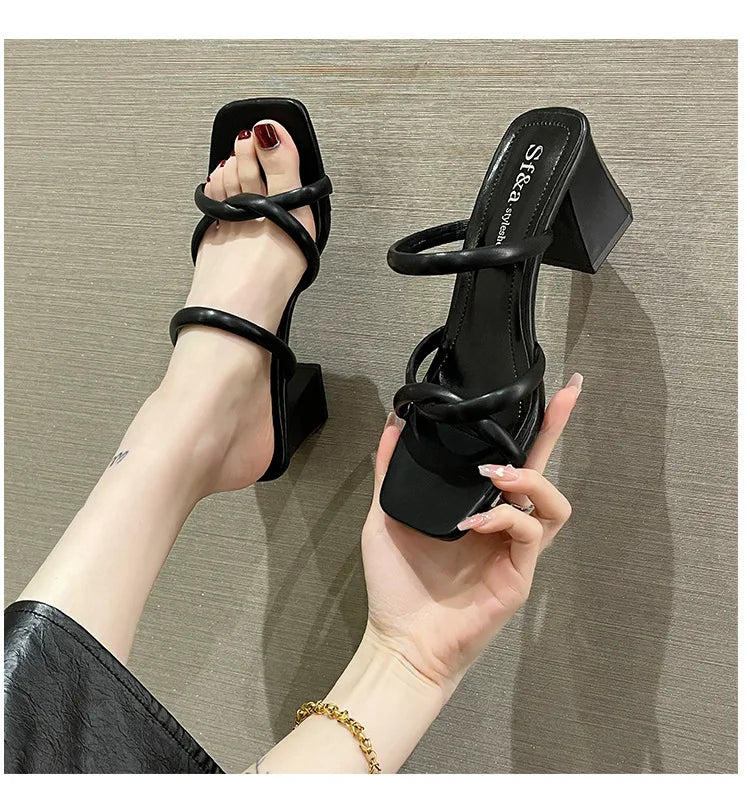New Summer Fashion Bare-Toed Square-Head Mid-Heel Shoes Pleated Chunky Sandals with A-Line Single Shoe Women