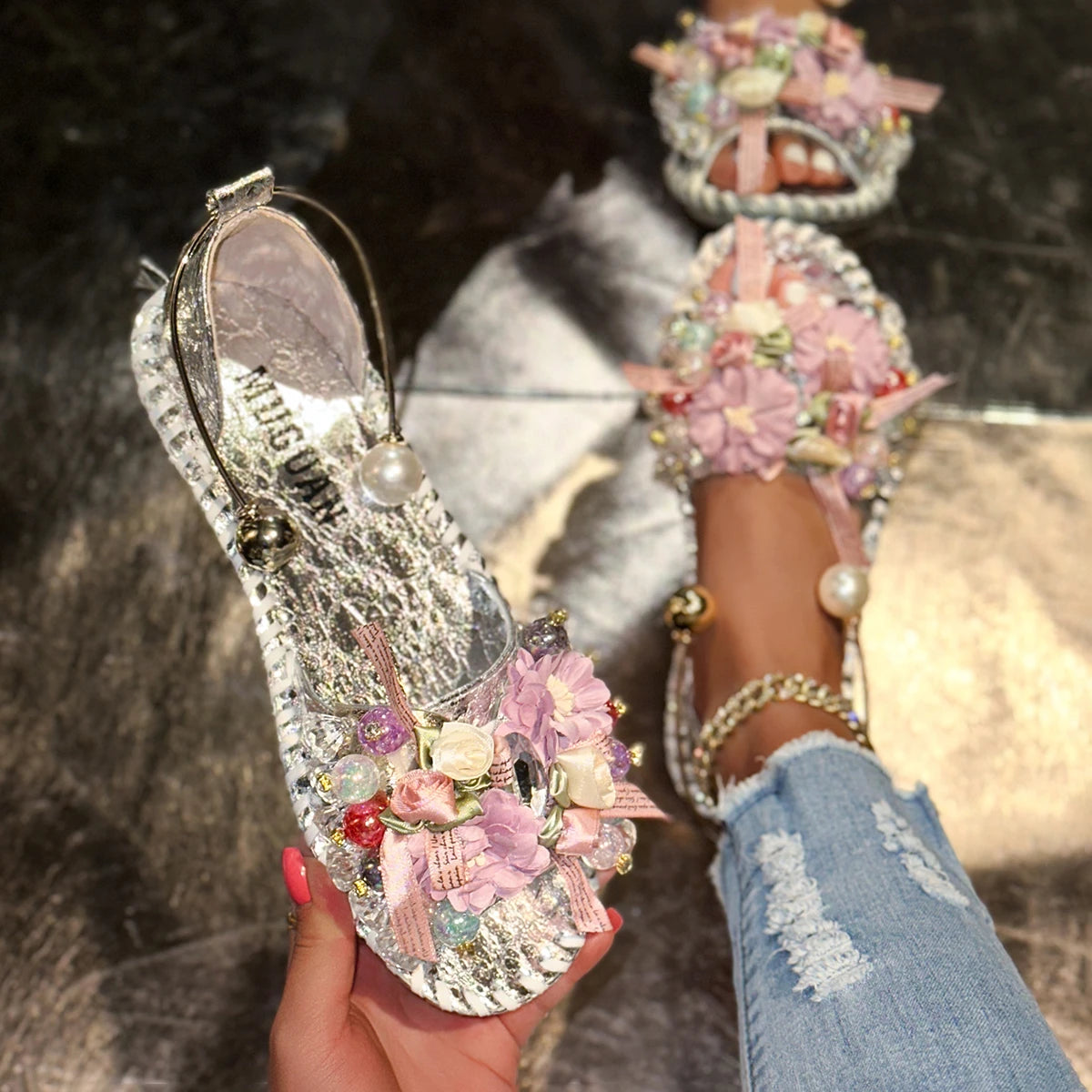 Super Western 2026 Summer New Women's Fashion Flat Heavy Handmade Bead Beach Sandals