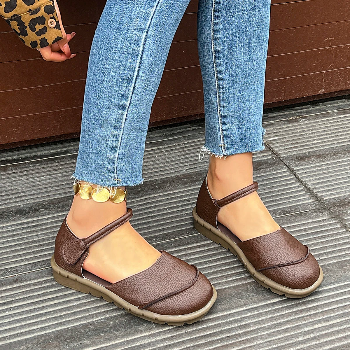 Women's head-to-toe flat sandals, summer new style retro wedge-style casual soft-soled mother's shoes, large size women's shoes