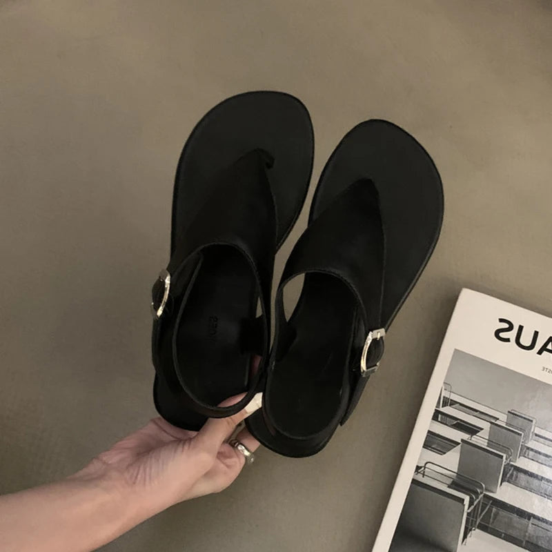 Concise Clip Toe Buckle Strap Sandals Woman Summer Elegant Pu Leather Flat Gladiator Shoes Ladies Casual Brand Design Flip Flops