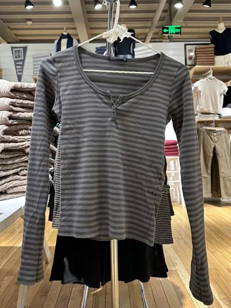 Vintage Striped Slim Long Sleeve T-shirts Autumn Casual Round Neck Streetwear Cotton Tees Women Classic Harajuku Button Tops Y2k