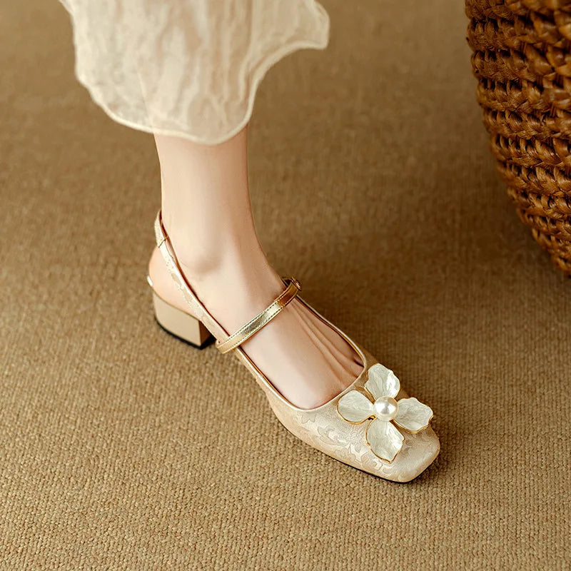Retro Square Head Flower Buckle Strap New Women's Sandals 2025 Summer Baotou Slingback Med Heels Office & Career Shoes