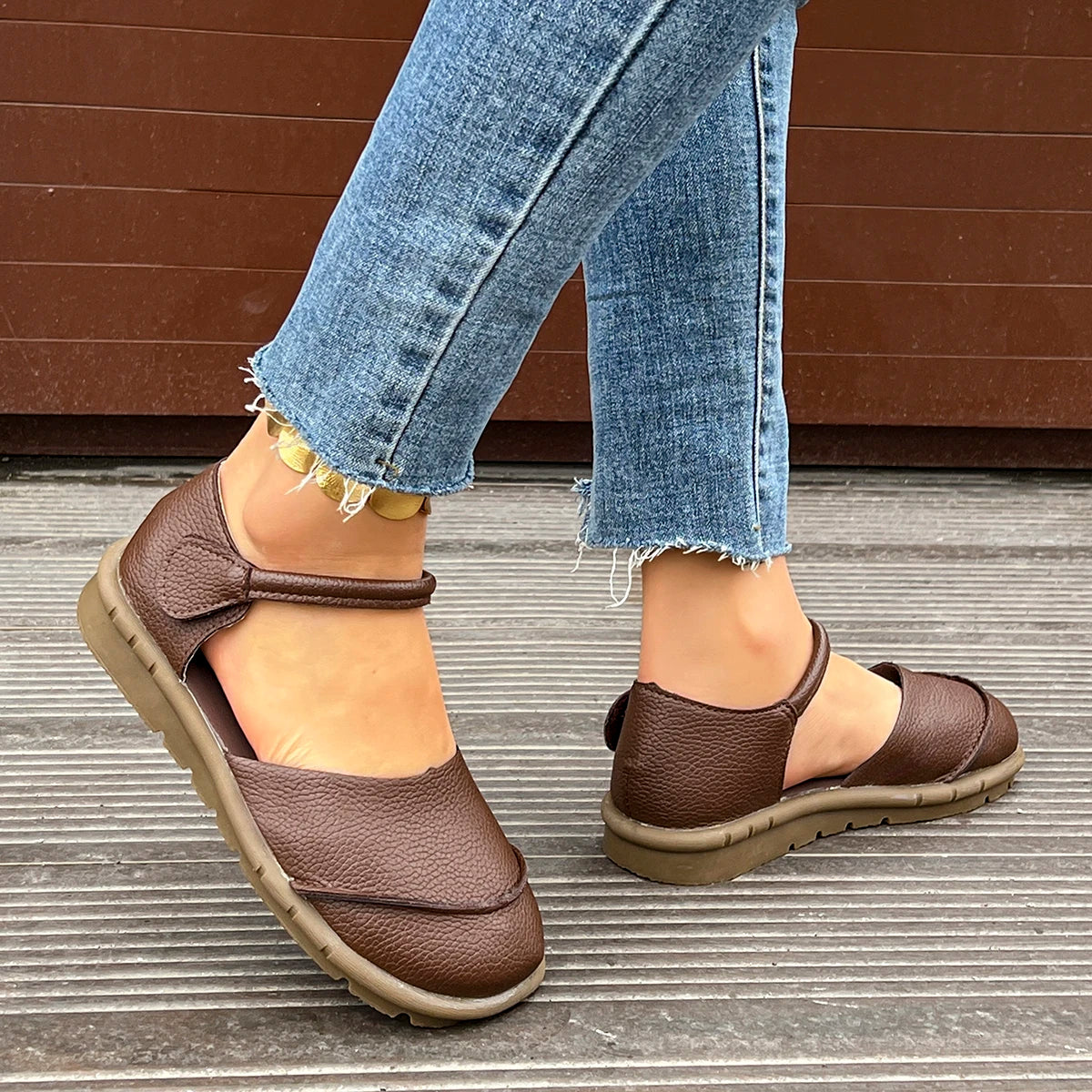 Women's head-to-toe flat sandals, summer new style retro wedge-style casual soft-soled mother's shoes, large size women's shoes
