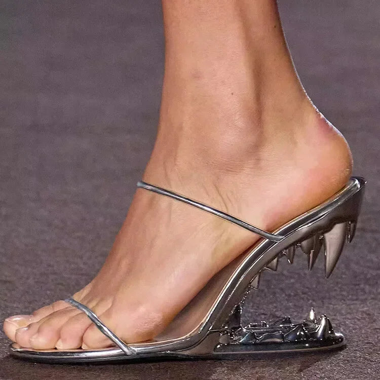 2026 Summer New Metal Tiger Teeth Single Shoes, High Heels, Fashion Show, Women's Wear, Size 44 Women's Sandals