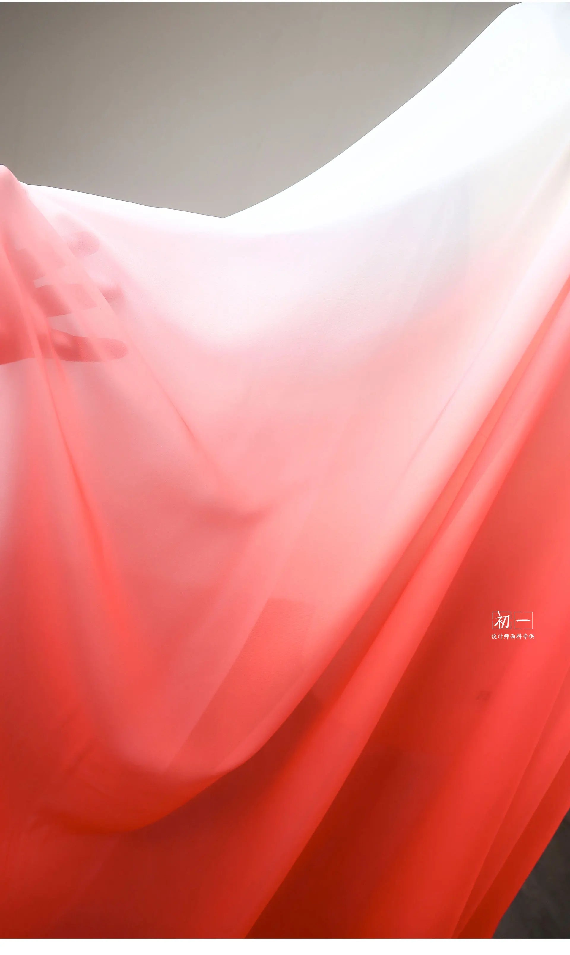 GRADIENT CHIFFON FABRIC - Semi-Sheer Polyester, 110g/m, 146cm Wide - Soft Light