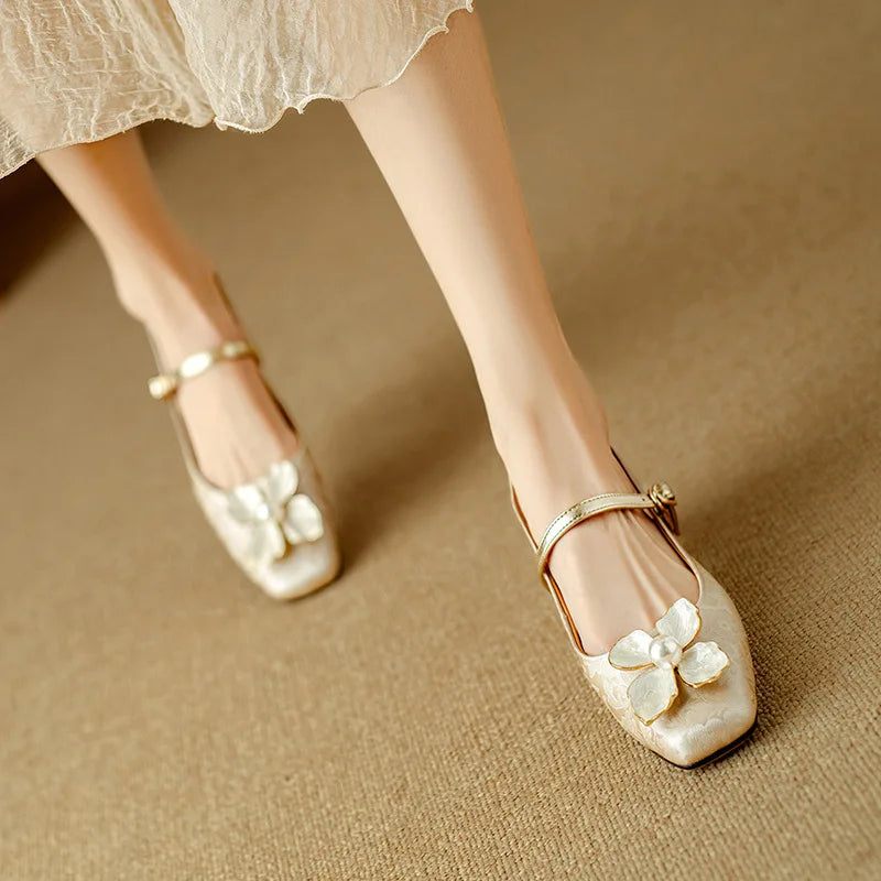 Retro Square Head Flower Buckle Strap New Women's Sandals 2025 Summer Baotou Slingback Med Heels Office & Career Shoes