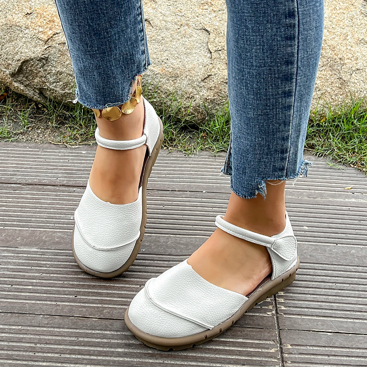 Women's head-to-toe flat sandals, summer new style retro wedge-style casual soft-soled mother's shoes, large size women's shoes