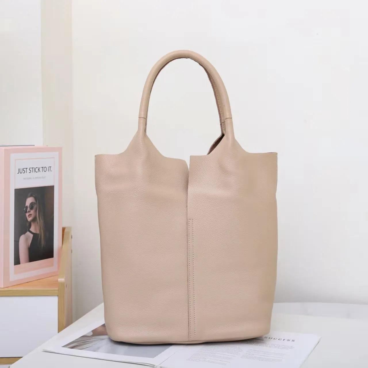 Genuine Grade Leather Women Commuter Tote Bag Ladies Soft Cowhide Tote Shoulder Handbag Large Female Bucket Bag Luxury Designer