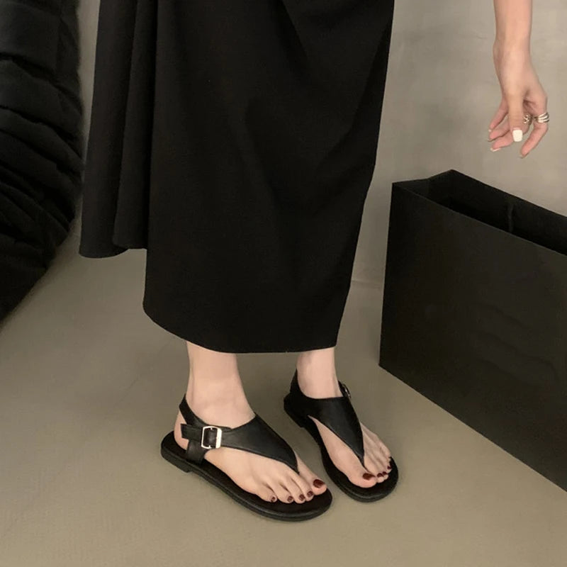 Concise Clip Toe Buckle Strap Sandals Woman Summer Elegant Pu Leather Flat Gladiator Shoes Ladies Casual Brand Design Flip Flops