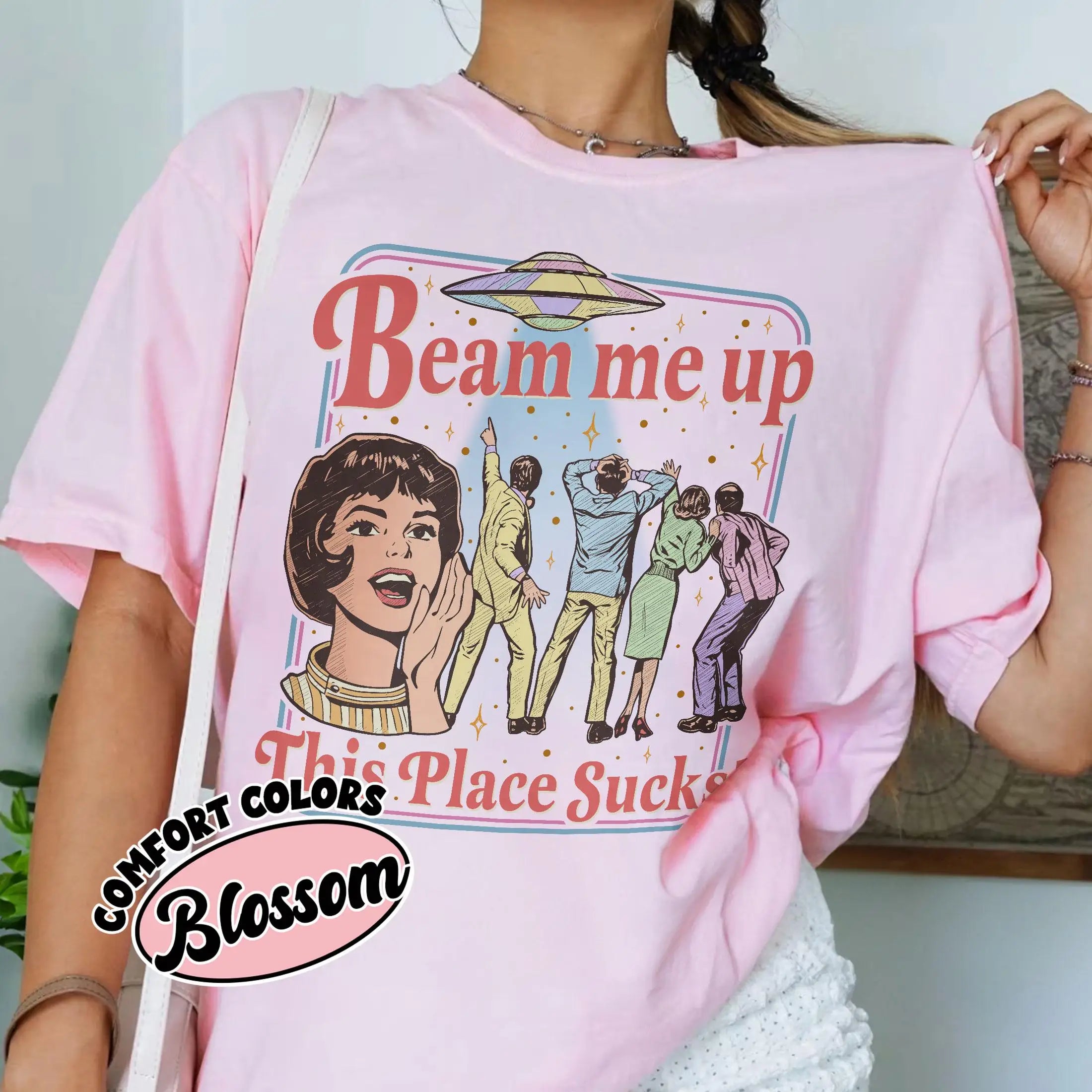 Fun Slogan 'Beam Me Up This Place Sucks' Retro UFO Crowd Print Funny Sci-fi Style' Loose Short Sleeved Women's T-shirt